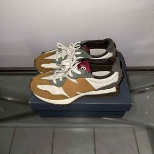 New Balance Sneakers in White and Brown